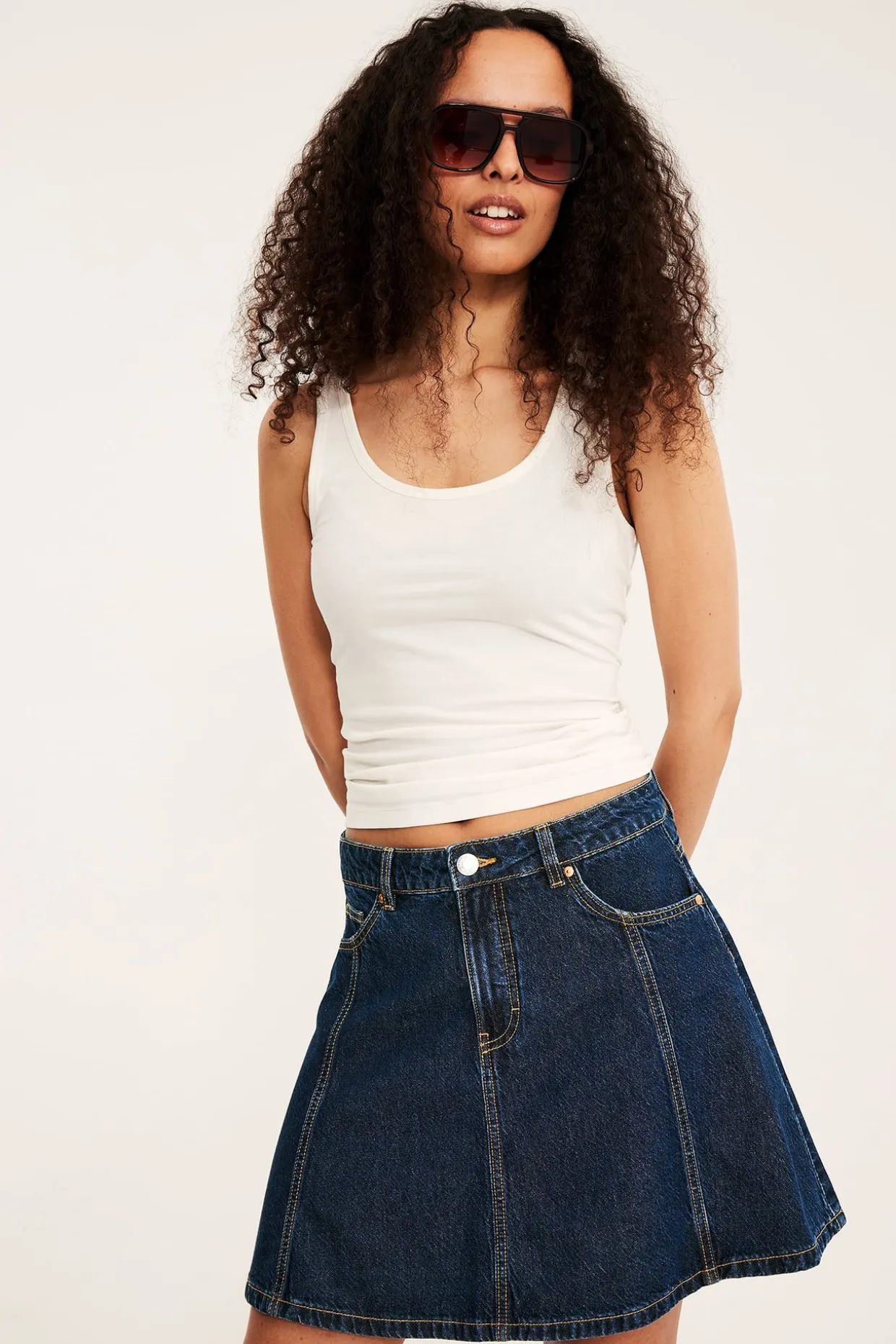 A‑linjeformad jeanskjol