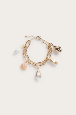 Armband med snäckhängen