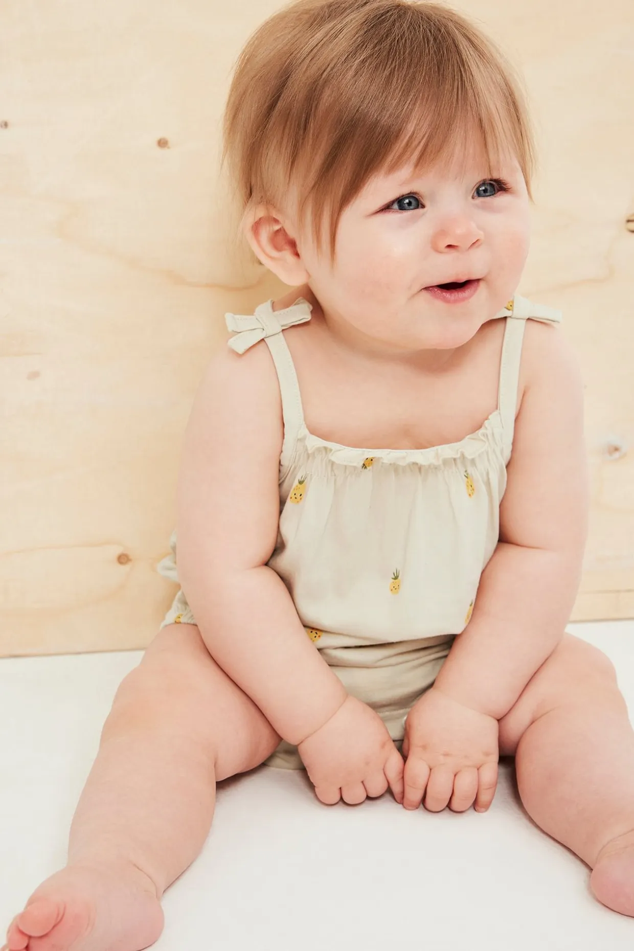 Babybody med ananaser