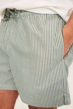 Badshorts i bäckebölja
