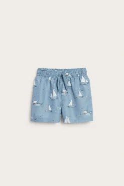 Badshorts med båtmönster
