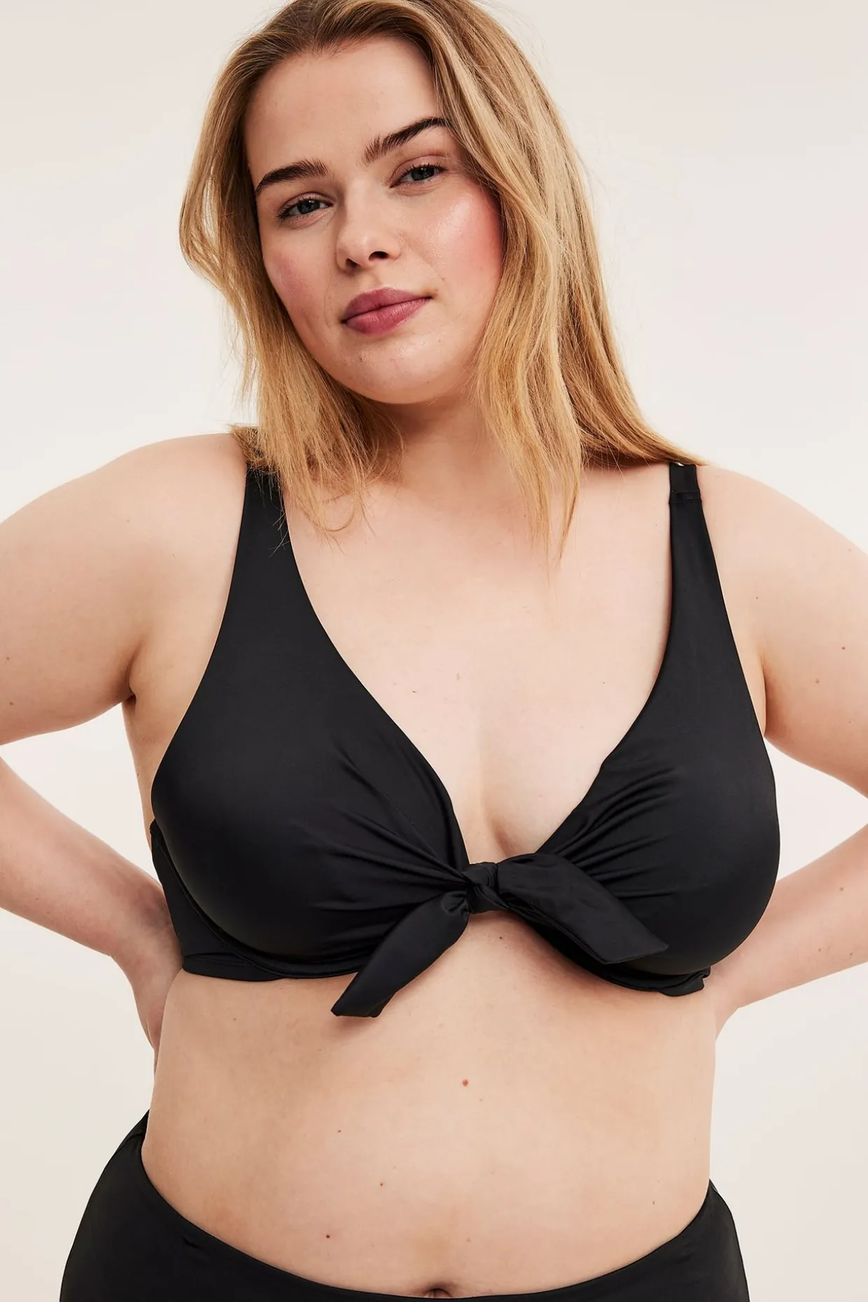 Bikini-bh med knytdetalj