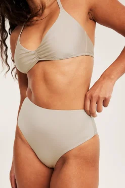 Bikinitrosa brazilian high leg