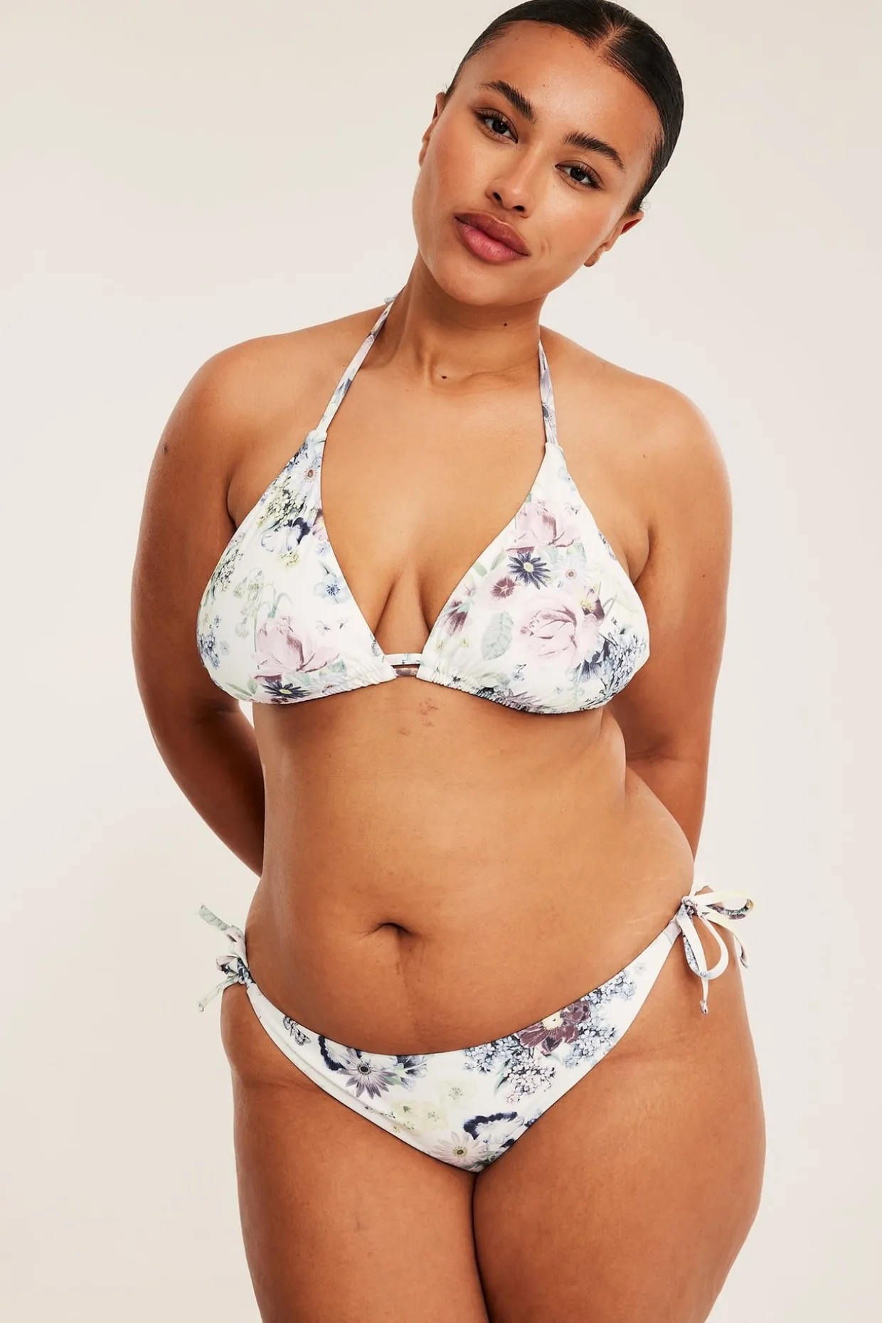 Bikinitrosa brief med knytband
