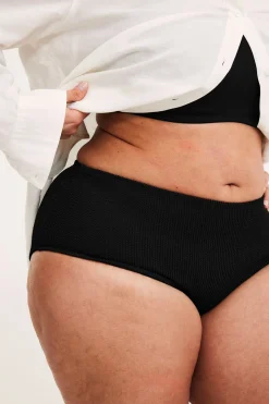 Bikinitrosa med struktur