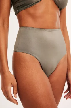 Bikinitrosor