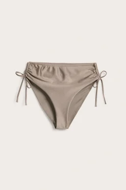 Bikinitrosor med knytdetalj