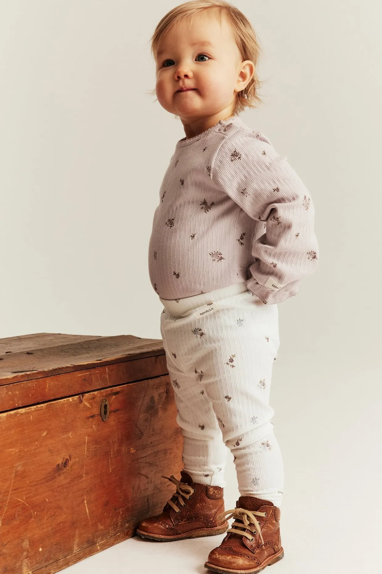 Blommiga leggings i ribbtrikå