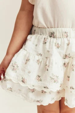 Blommig byxkjol med volanger