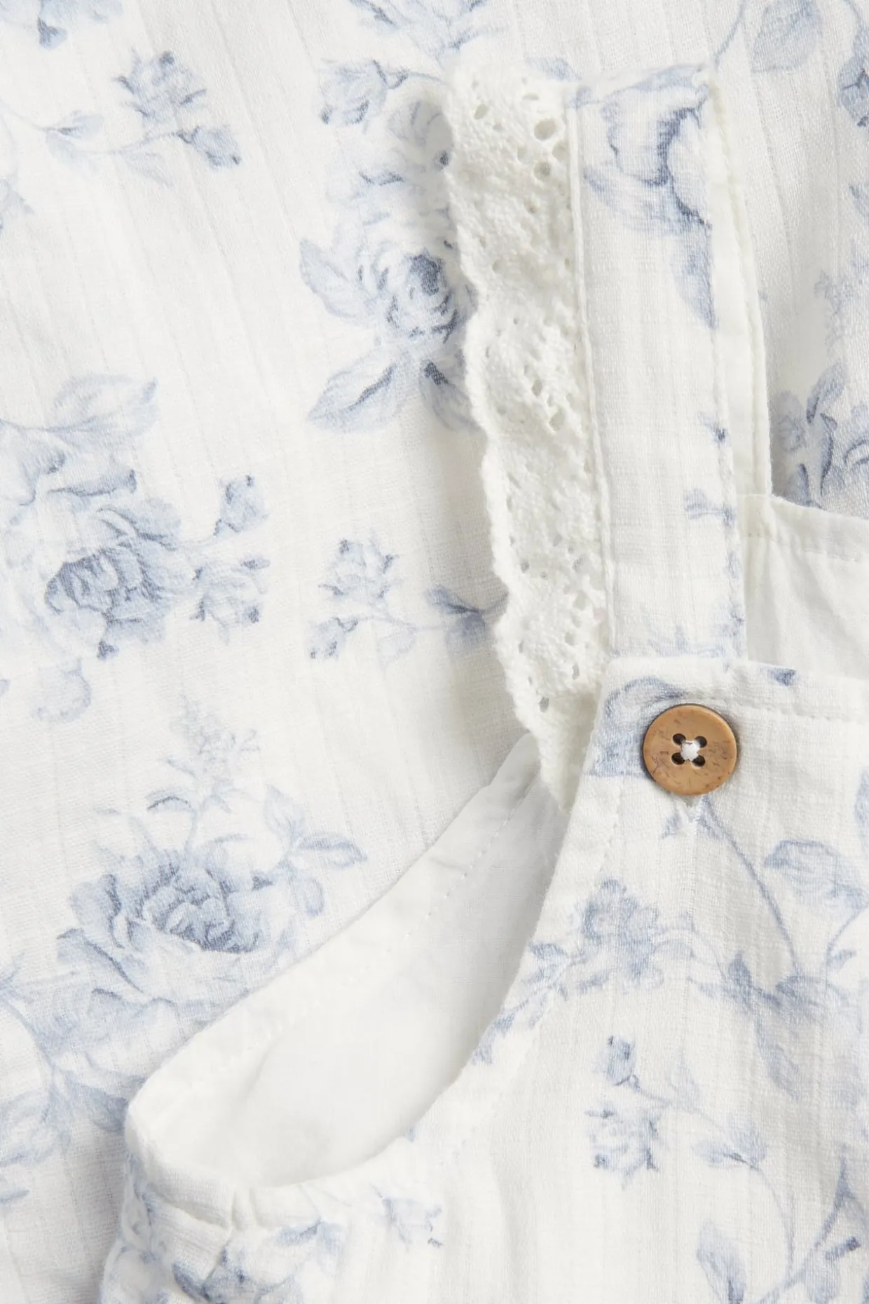 Blommig jumpsuit med volang