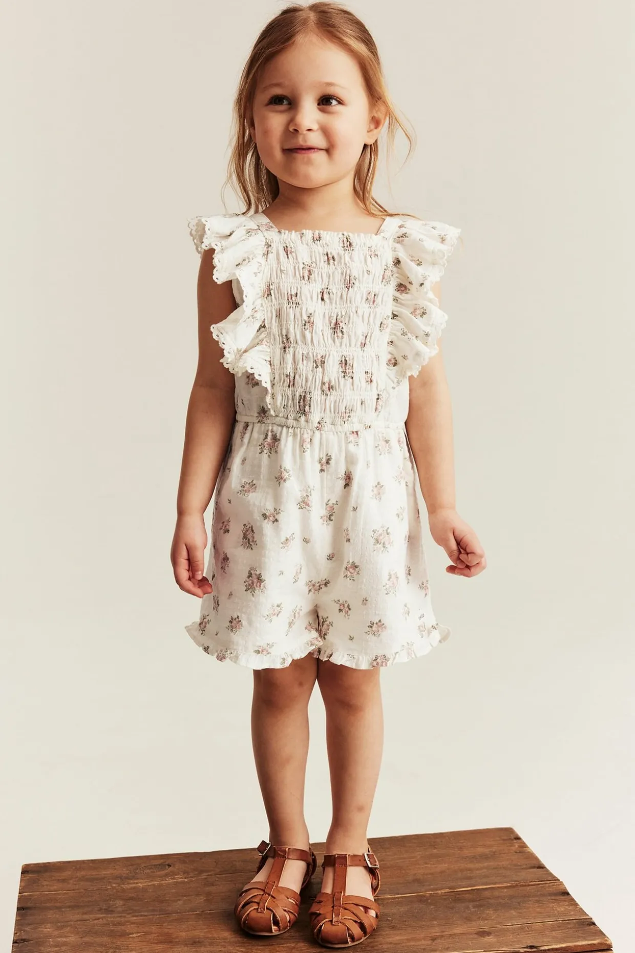 Blommig jumpsuit med volanger