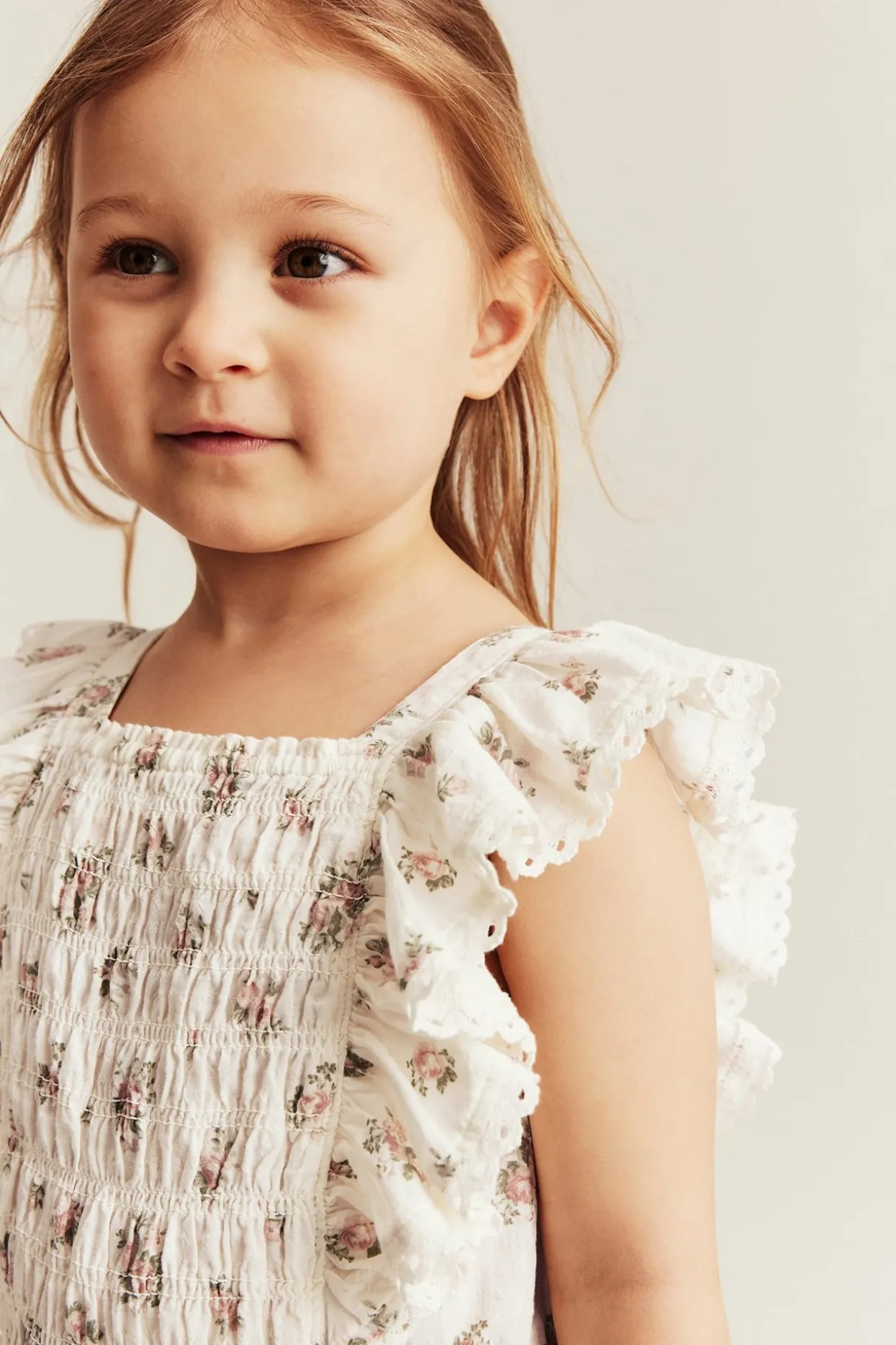 Blommig jumpsuit med volanger