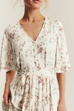Blommig klänning Newbie Woman