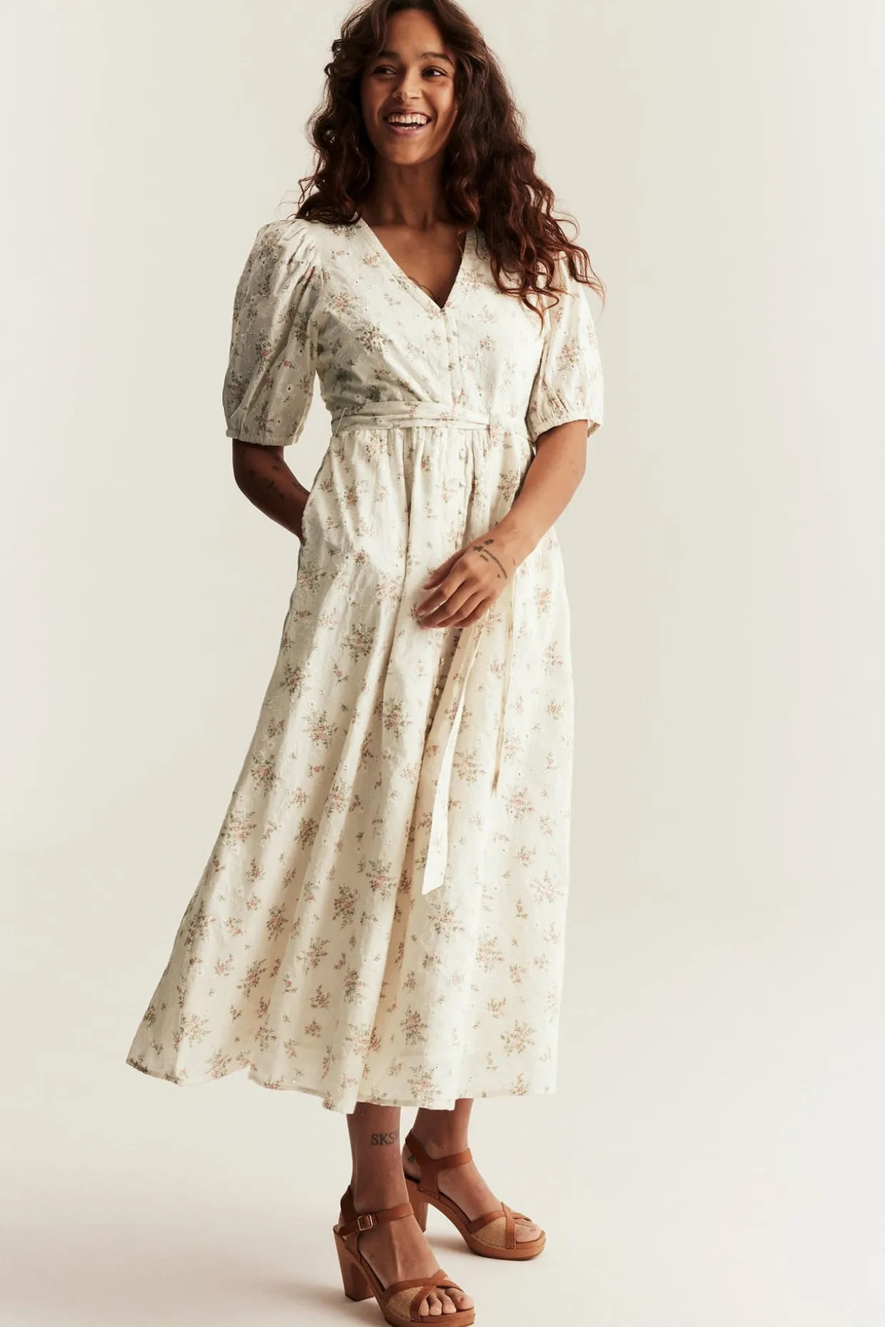 Blommig klänning Newbie Woman