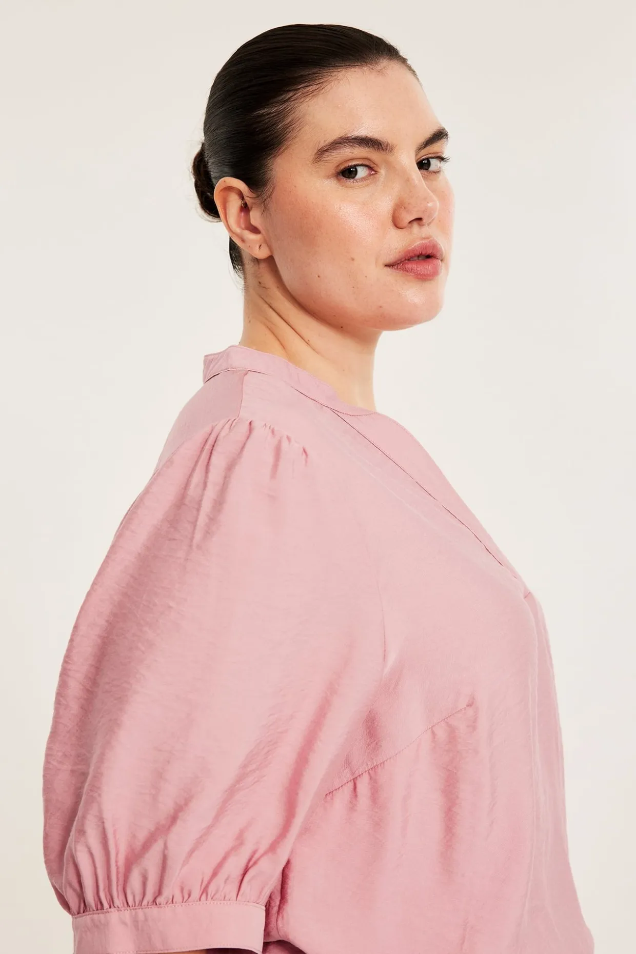 Blus med puffärm