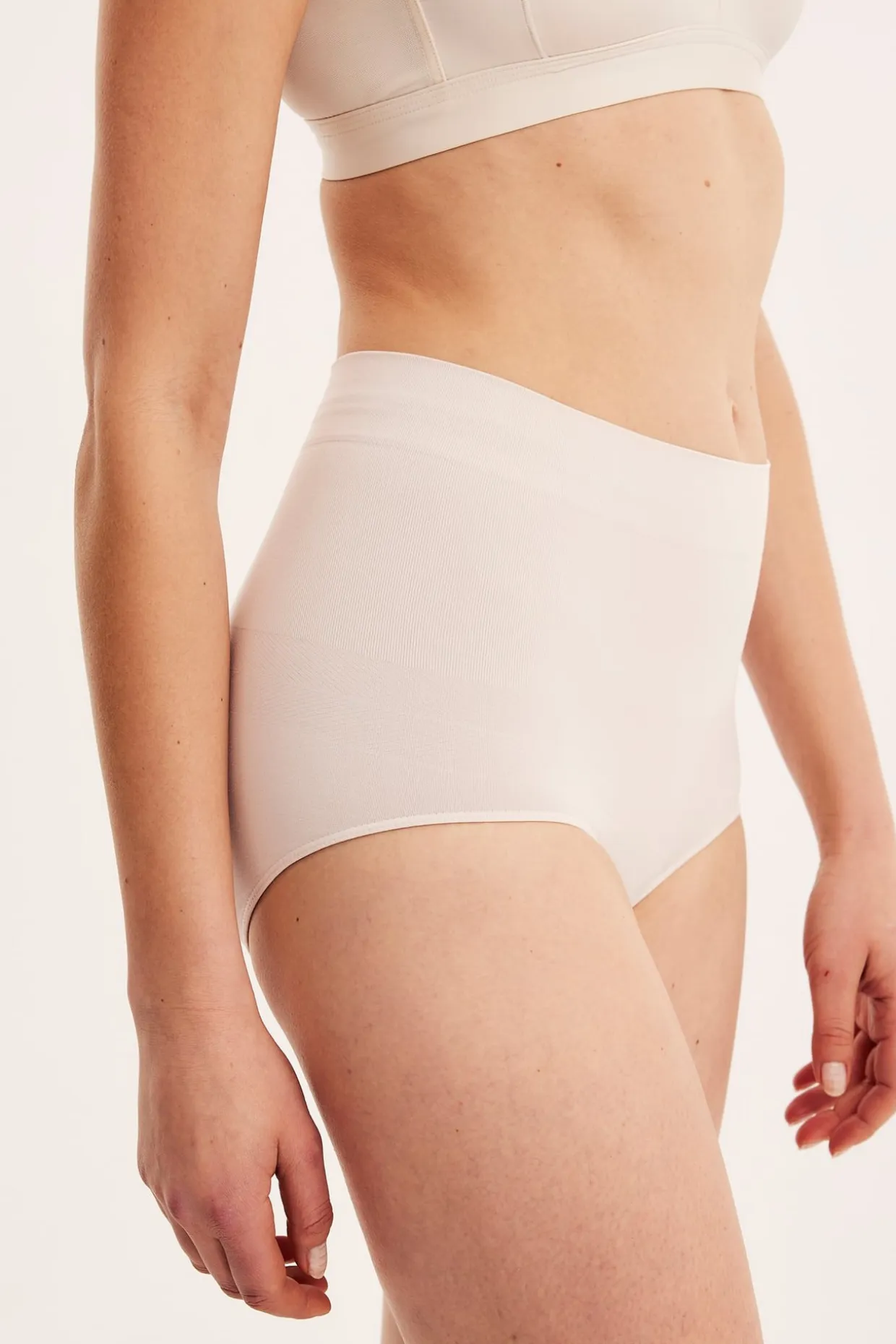 Brieftrosa seamless medium shape