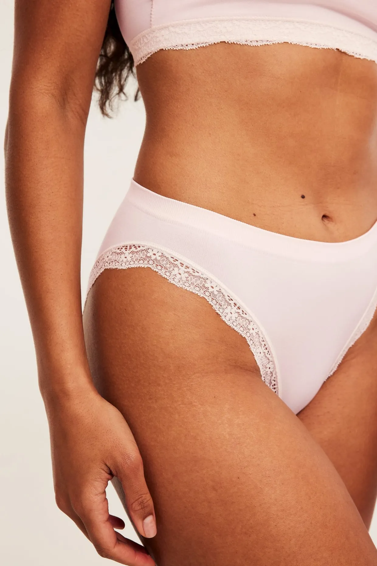 Brieftrosa seamless med spets