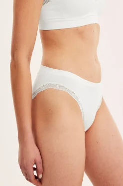 Brieftrosa seamless med spets