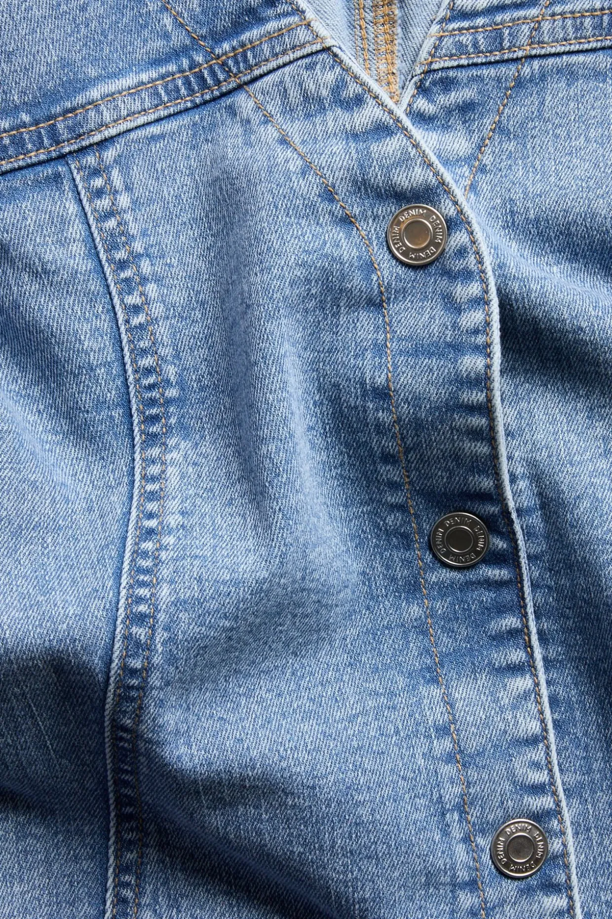 Denimblus med markerad midja