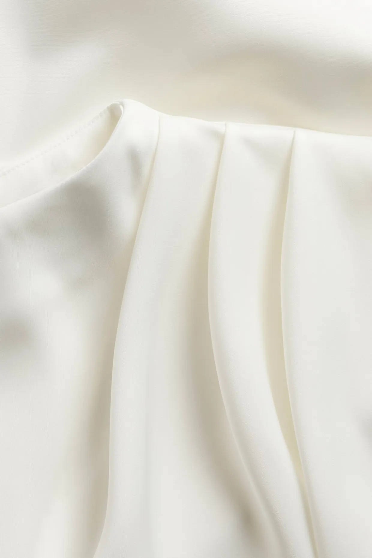 Draperad satinblus