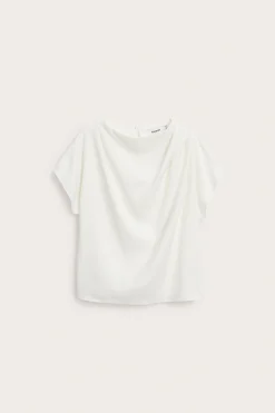 Draperad satinblus