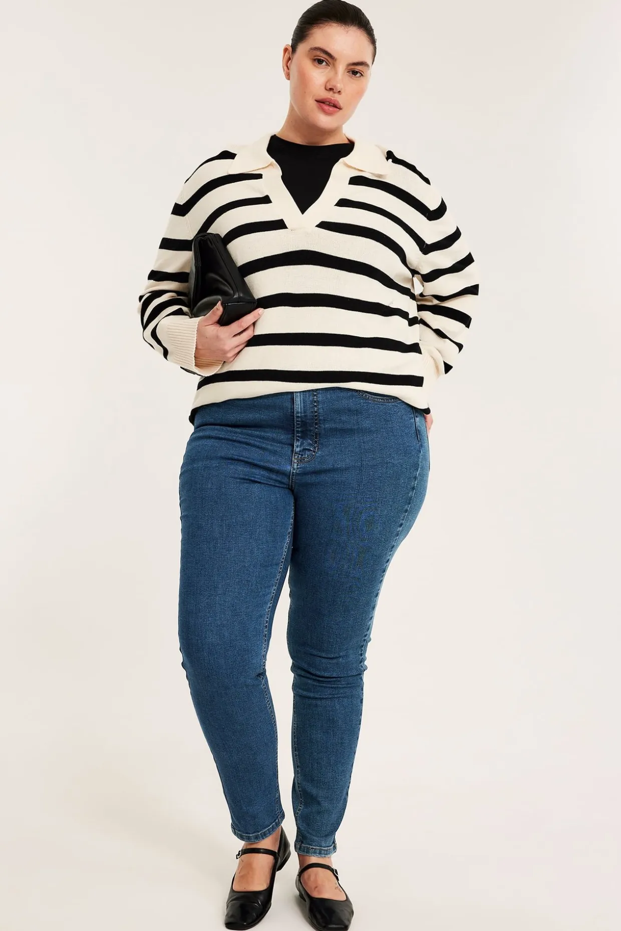 Embracing jeans high waist