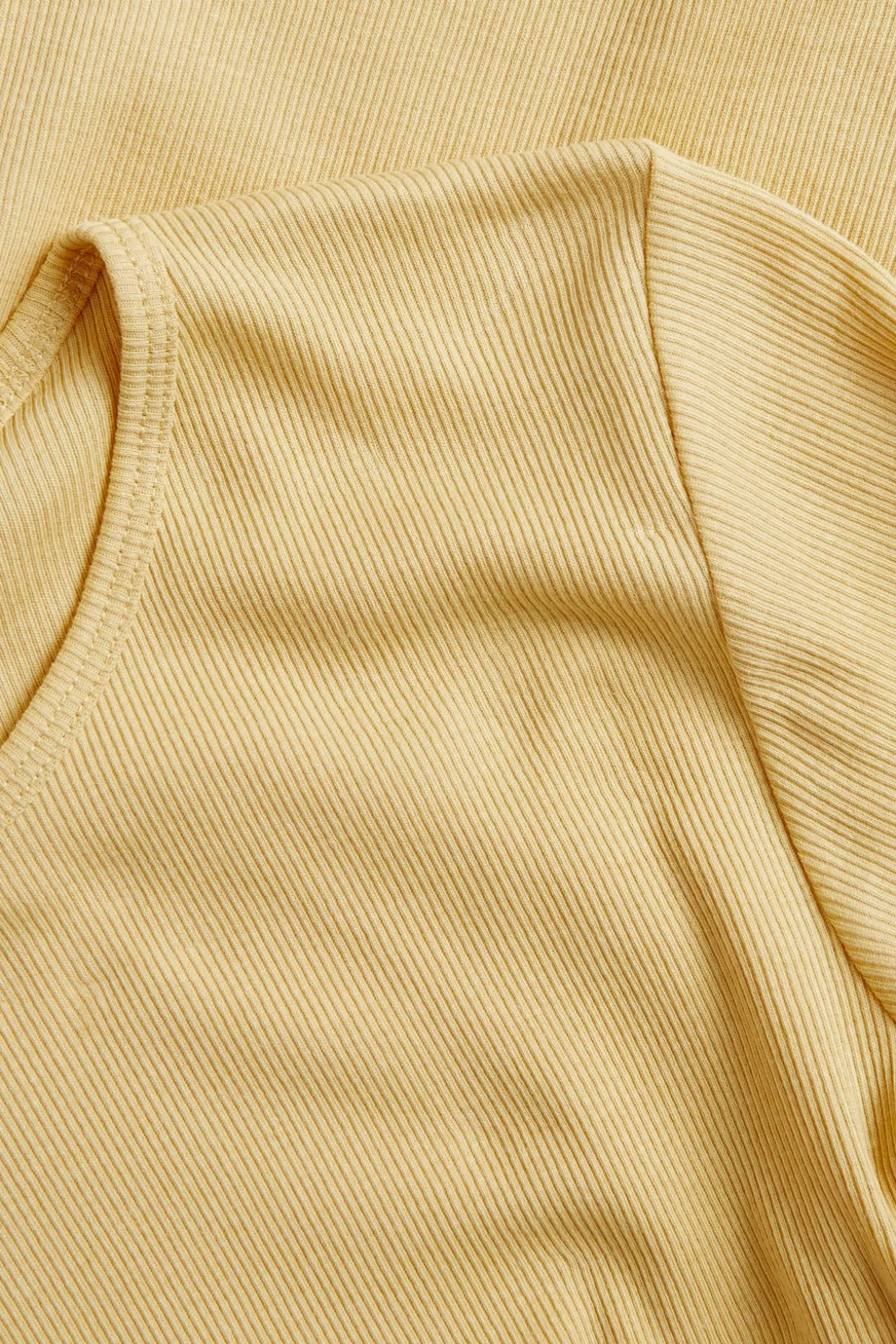 Figurnära ribbad t-shirt i bomull