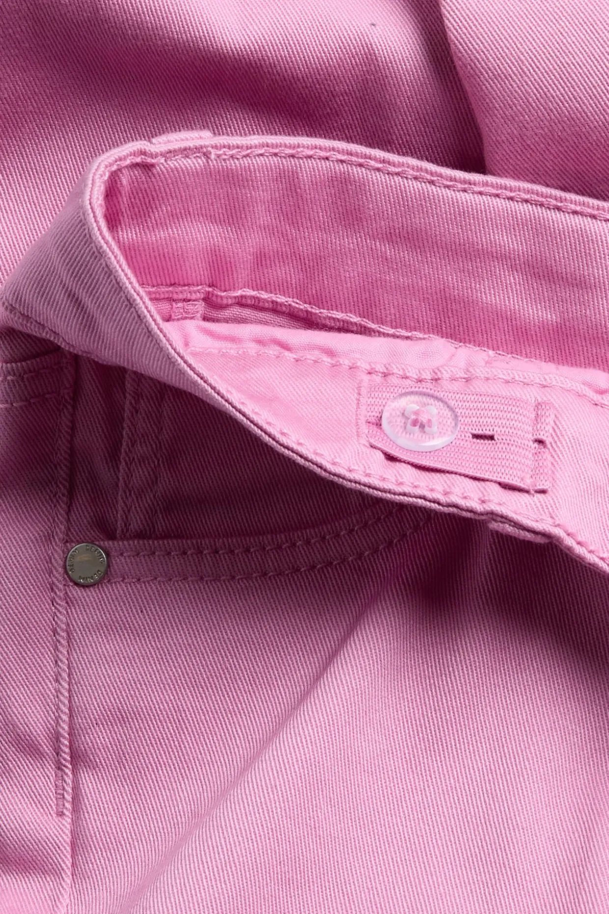 Färgade twilljeans i bootcutmodell