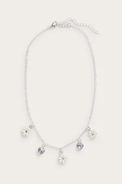 Halsband med berlocker