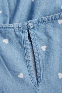 Hjärtmönstrad blus i mjuk denim