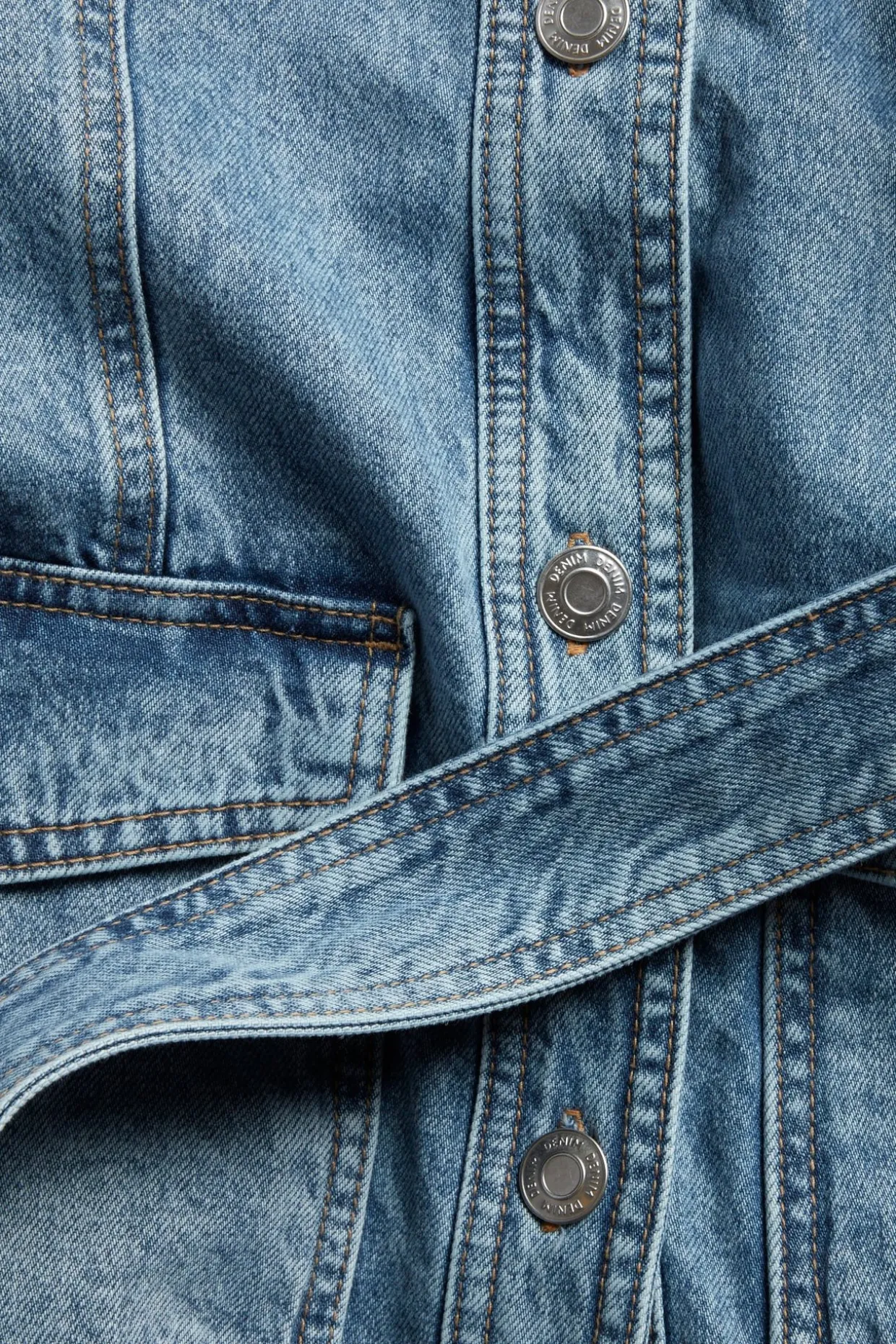 Jeansjacka med bälte