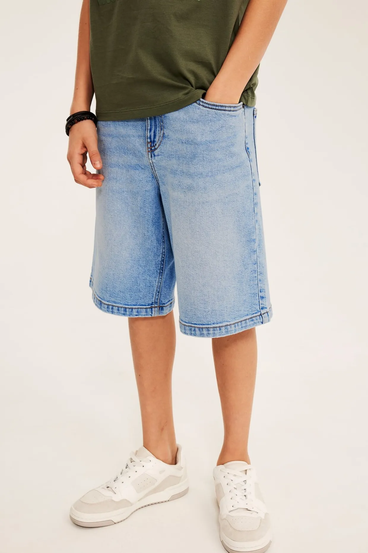 Jeansshorts med längre ben