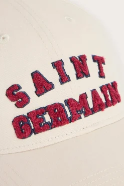 Keps med broderad text