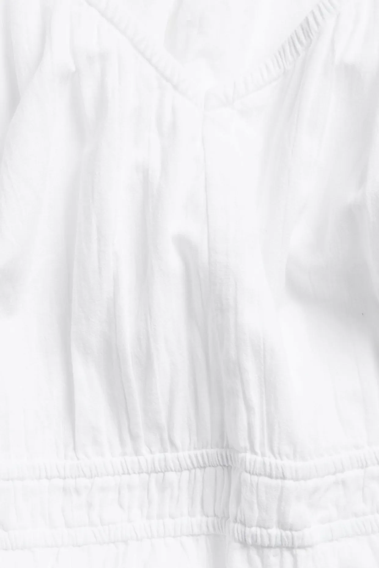 Klänning med broderidetaljer