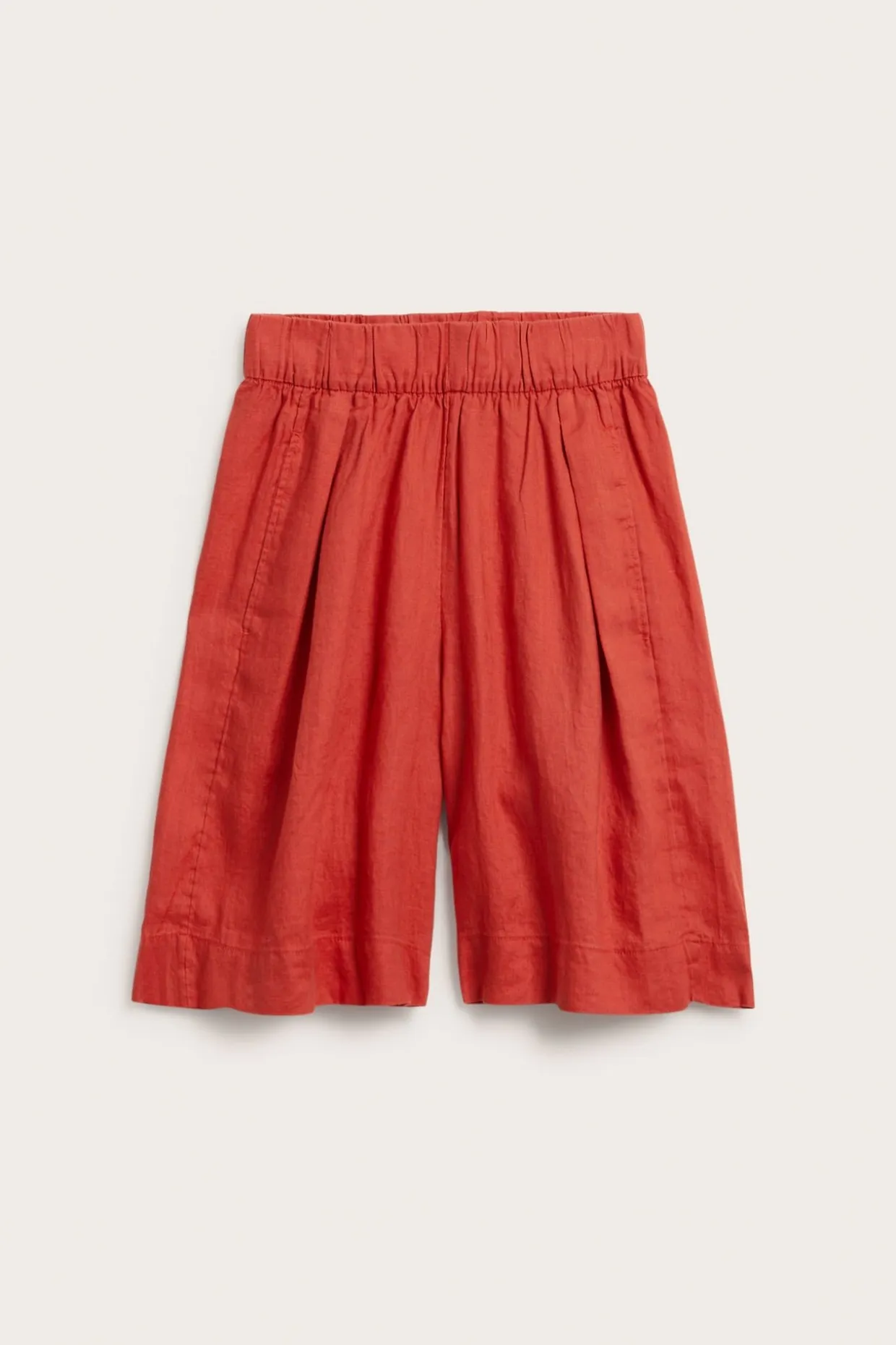 Knälånga linneshorts