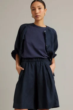 Knälånga linneshorts