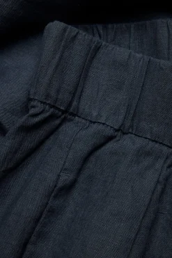Knälånga linneshorts