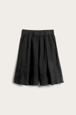 Knälånga linneshorts