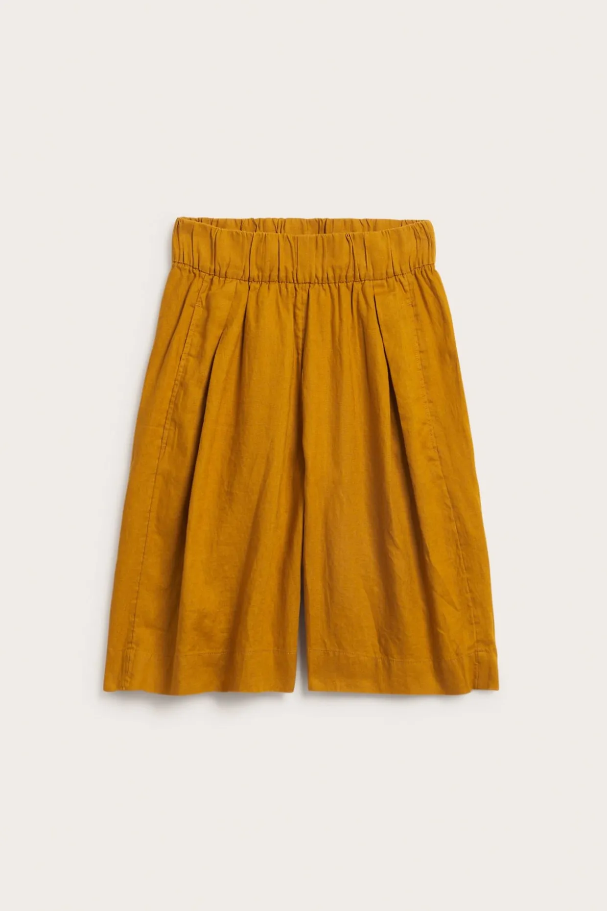 Knälånga linneshorts