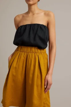 Knälånga linneshorts