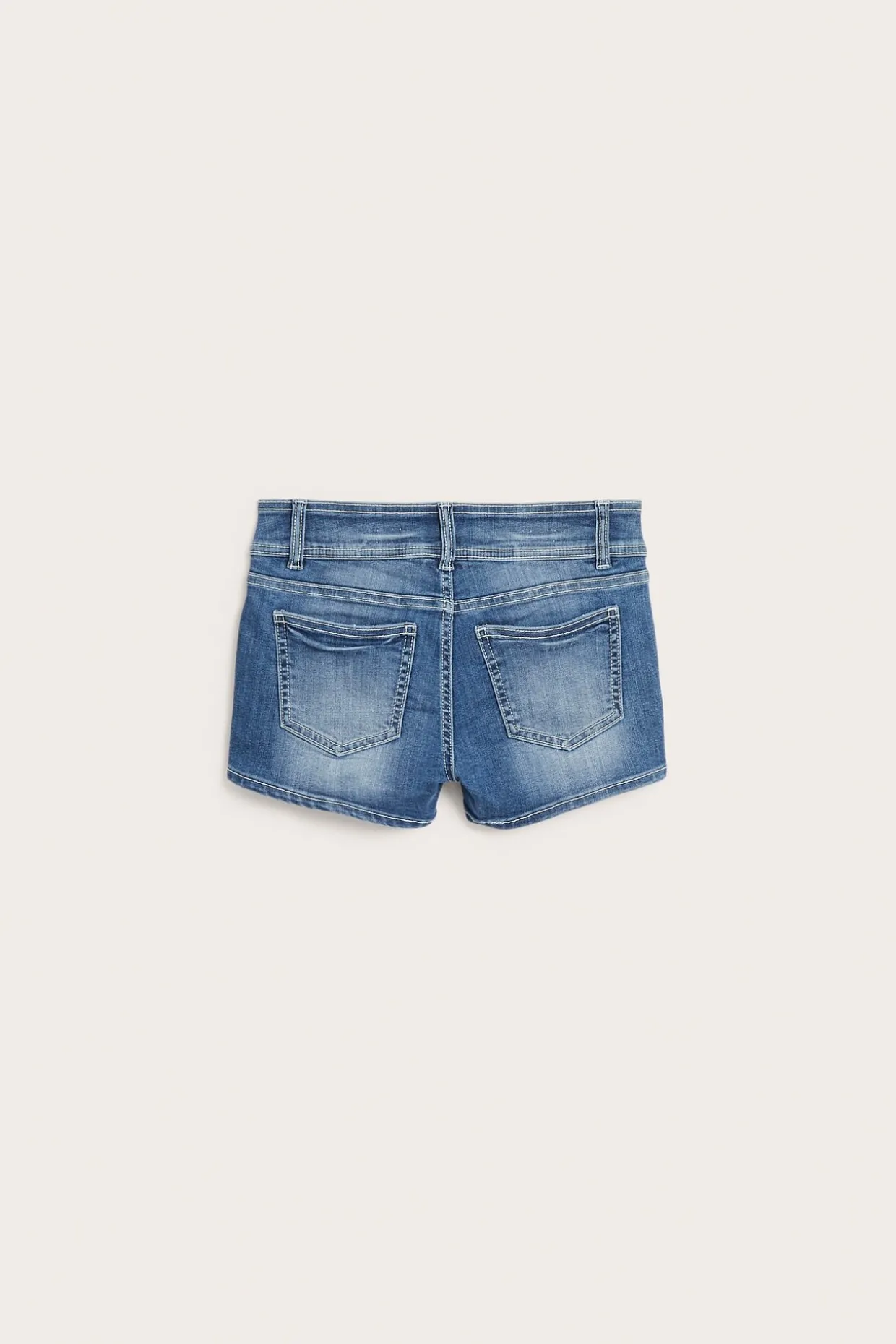 Korta jeansshorts med låg midja