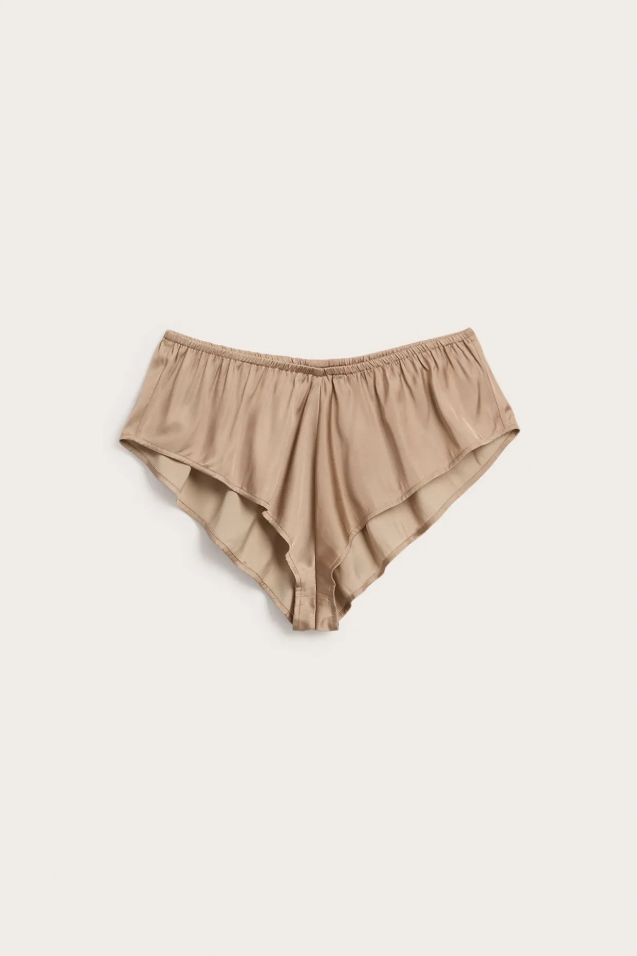 Korta shorts i satin