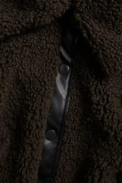 Kort jacka i fuskpäls