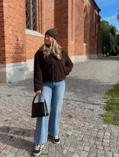 Kort jacka i fuskpäls