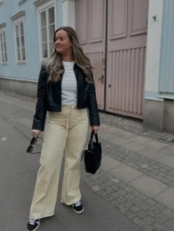 Kort jacka i skinnimitation