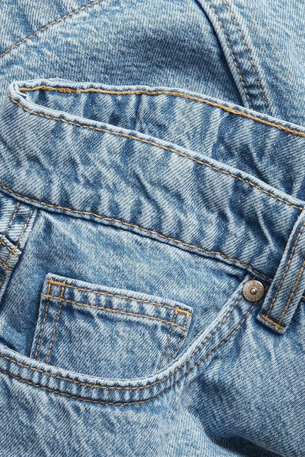 Kort jeanskjol i A-linjeform