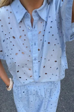 Kortärmad bomullsblus med broderie anglaise