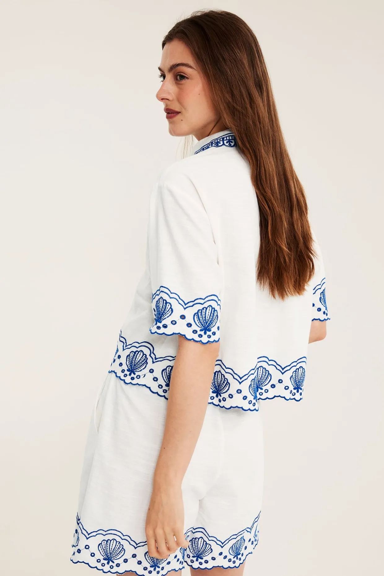 Kortärmad skjorta med broderie anglaise
