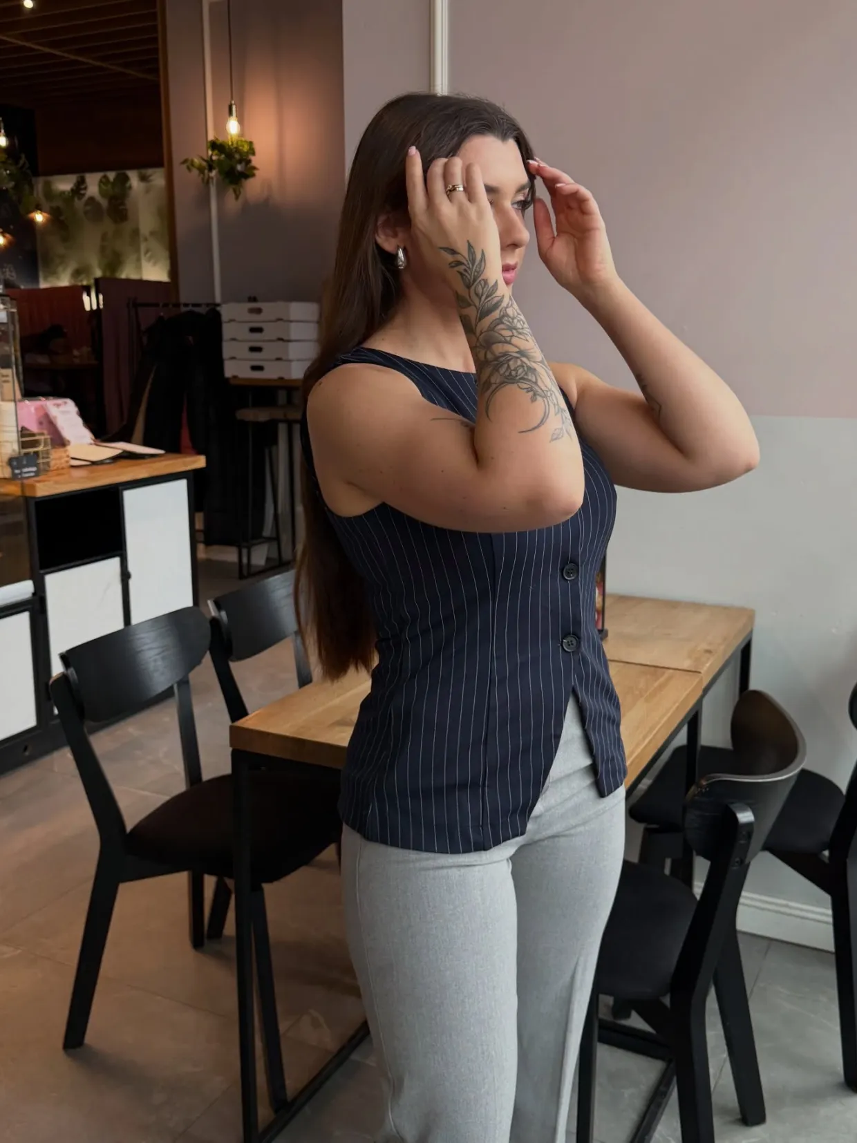 Kritstrecksrandig skräddad väst
