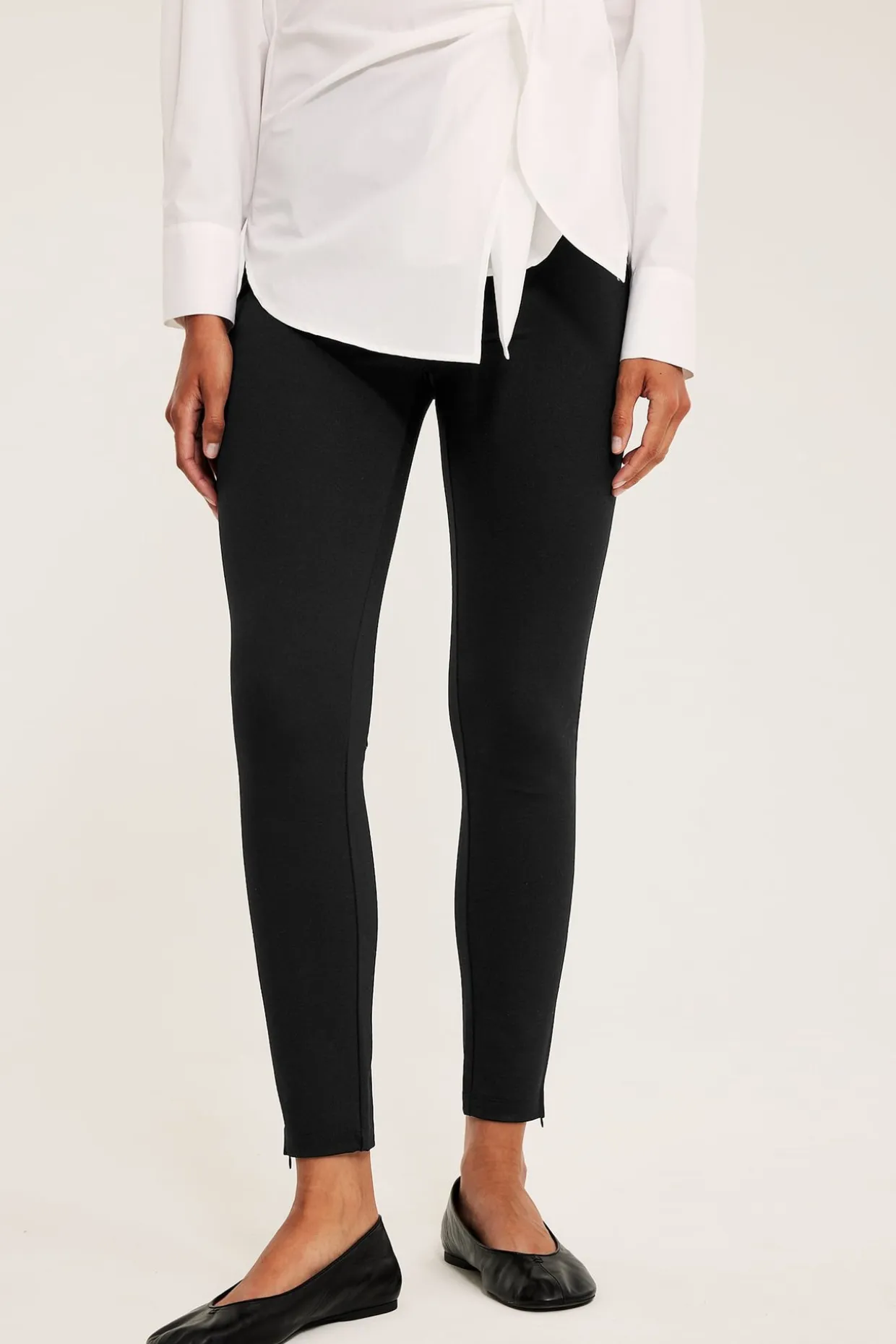 Leggings med dragkedja vid anklarna
